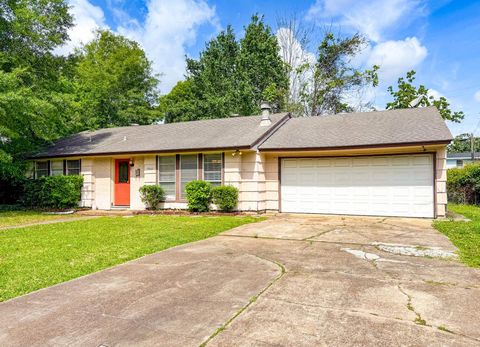 Photo of 3660 Bryan Dr, Beaumont, TX 77707 (MLS # 266656)