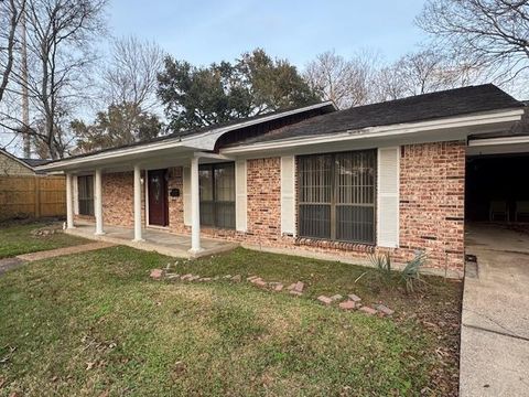 Photo of 2328 Briarcliff Dr, Beaumont, TX 77706 (MLS # 264251)