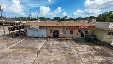 Photo of 2305 Calder, Beaumont, TX 77701 (MLS # 260118)