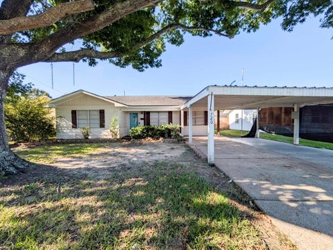 Photo of 720 S 6th St, Nederland, TX 77627 (MLS # 271541)