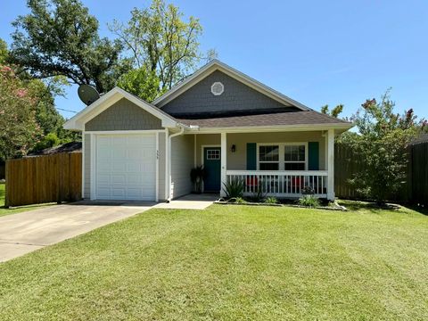 Photo of 355 W Barkley, Sour Lake, TX 77659 (MLS # 269434)
