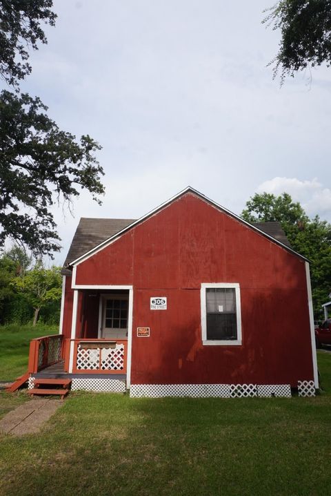 Photo of 306 Pine St, Port Neches, TX 77651 (MLS # 264960)