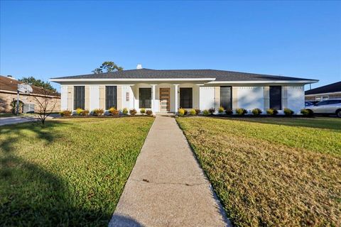 Photo of 6990 Killarney Dr, Beaumont, TX 77706 (MLS # 263634)