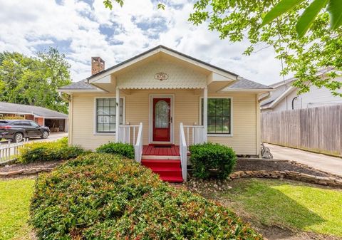 Photo of 6726 Jefferson Blvd, Groves, TX 77619 (MLS # 266933)