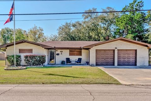 Photo of 5301 Main Avenue, Groves, TX 77619 (MLS # 263372)