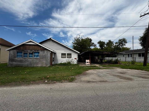 Photo of 1370 Ashley Ave, Beaumont, TX 77701 (MLS # 271791)