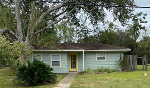 Photo of 3429 3rd St, Beaumont, TX 77705 (MLS # 265922)