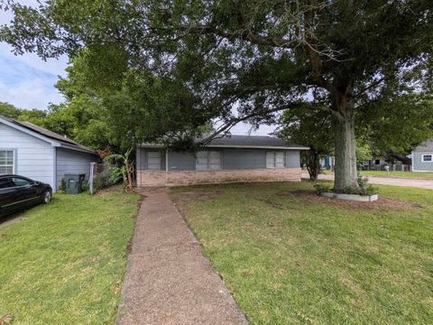 Photo of 5251 Proctor St, Port Arthur, TX 77642 (MLS # 266926)