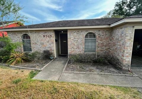 Photo of 9715 Broun, Beaumont, TX 77707 (MLS # 266150)
