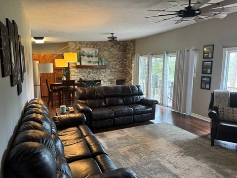 Photo of 2550 Sam Rayburn PWY, Brookeland, TX 75931 (MLS # 264128)