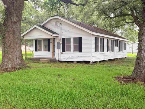 Photo of 806 N Broadway, China, TX 77613 (MLS # 268312)