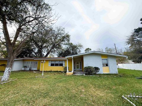 Photo of 4011 Dryden Drive, Port Arthur, TX 77642 (MLS # 265908)