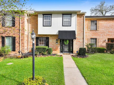 Photo of 5720 Townhouse Ln, Beaumont, TX 77707 (MLS # 265836)
