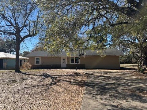 Photo of 170 S John St, Bridge City, TX 77611 (MLS # 264958)