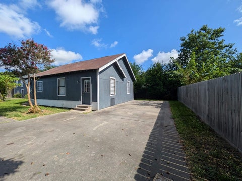 Photo of 720 Ave C, Port Neches, TX 77651 (MLS # 270289)