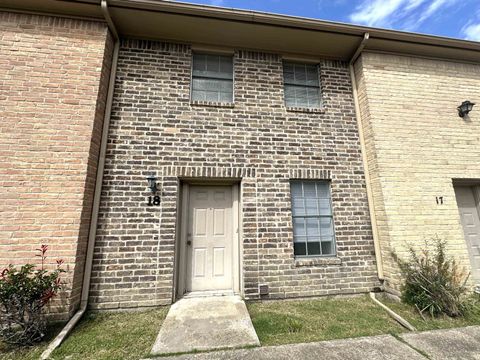 Photo of 3720 Laurel St #18, Beaumont, TX 77707 (MLS # 268411)