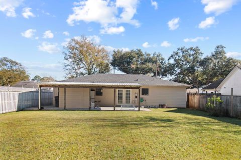 A home in Groves