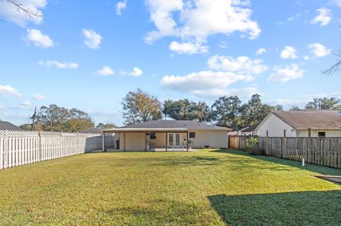 A home in Groves