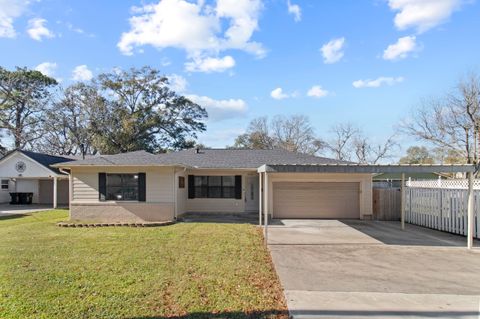 A home in Groves