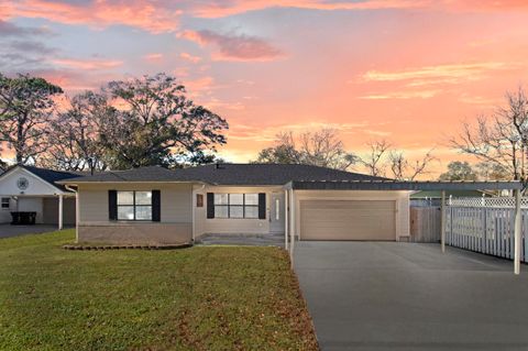 A home in Groves