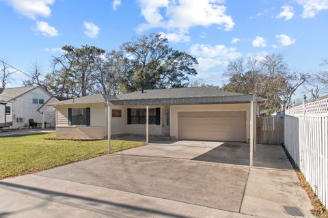 A home in Groves