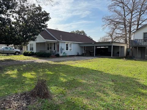 A home in Port Neches