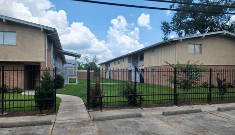 Photo of 1604 W Cherry, Orange, TX 77630 (MLS # 265946)