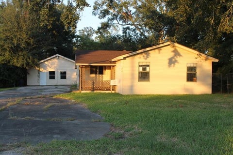 Photo of 3512 Central Dr, Nederland, TX 77627 (MLS # 271591)