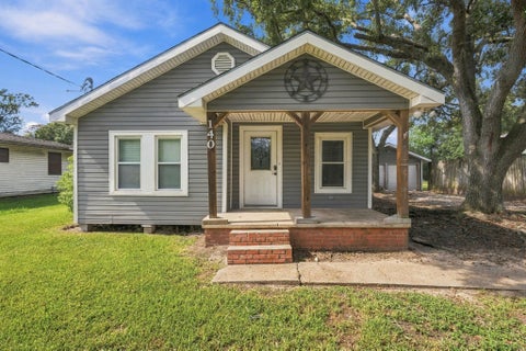 Photo of 140 9th Avenue, Nederland, TX 77627 (MLS # 271753)