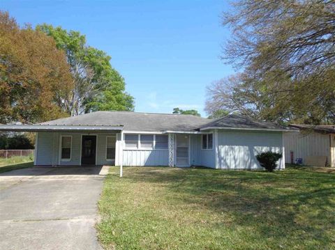 Photo of 306 Bridal Wreath, Orange, TX 77630 (MLS # 266850)