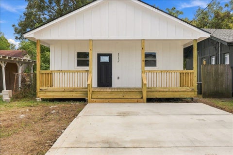 Photo of 112 Pecan, Port Neches, TX 77651 (MLS # 271879)
