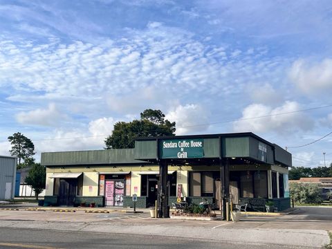 Photo of 4000 LINCOLN AVE., Groves, TX 77619 (MLS # 268258)
