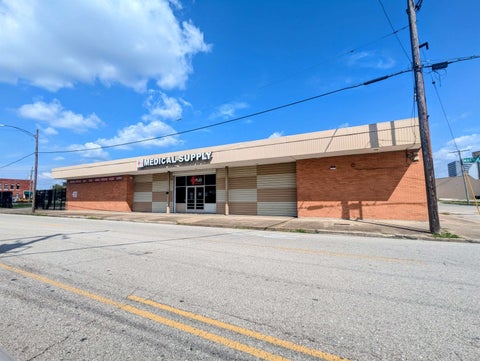 Photo of 650 Magnolia, Beaumont, TX 77701 (MLS # 271833)