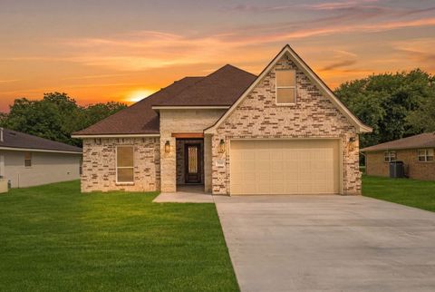 Property photo of 7111 32nd St, Groves, TX 77619