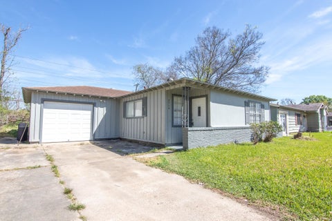 Photo of 3714 Ridgemont Dr, Orange, TX 77630 (MLS # 271212)