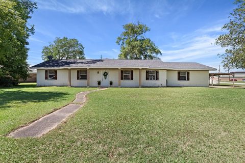 Photo of 19 Stradford, Orange, TX 77632 (MLS # 266537)