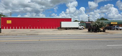 Photo of 601 W Gulfway Dr, Port Arthur, TX 77640 (MLS # 259323)