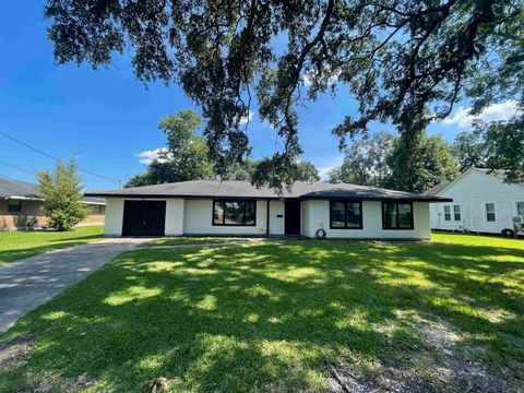 A home in Port Neches