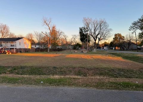 Photo of 145 8th Ave., Nederland, TX 77627 (MLS # 264343)