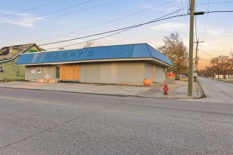 Photo of 302 10th, Orange, TX 77630 (MLS # 265150)