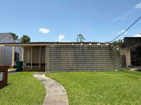 Photo of 1404 w Park Ave, Orange, TX 77630 (MLS # 259158)