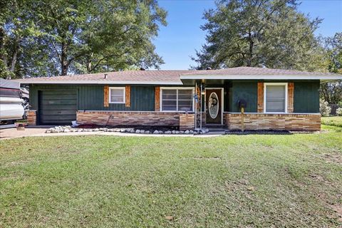 Photo of 840 N 6th St, Silsbee, TX 77656 (MLS # 262666)