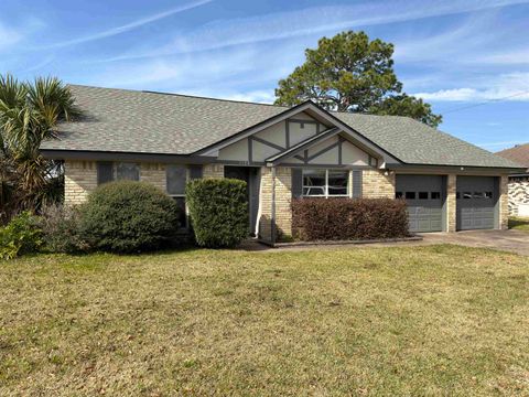 Photo of 3164 Crest Dr, Port Neches, TX 77651 (MLS # 264154)