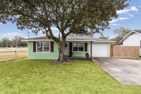 Photo of 245 Hebert, Bridge City, TX 77611 (MLS # 264608)