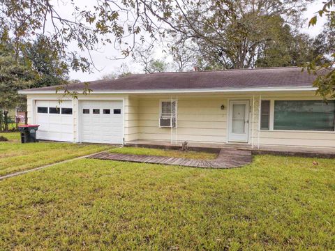 Photo of 270 N Ann St, Sour Lake, TX 77649 (MLS # 269412)