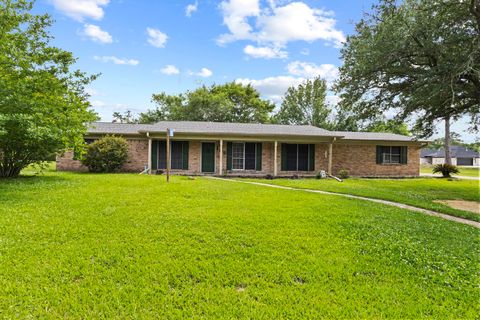 Photo of 105 Pinewood, Silsbee, TX 77656 (MLS # 266921)