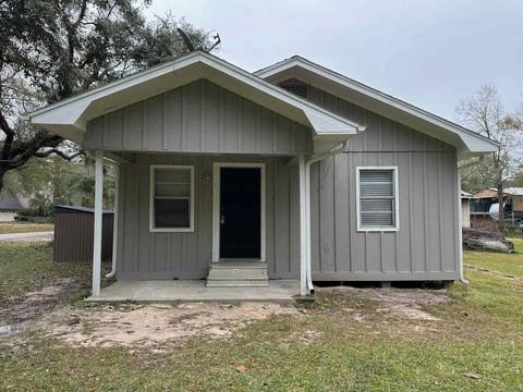 Photo of 1100 Marshall Ln, Silsbee, TX 77656 (MLS # 265796)
