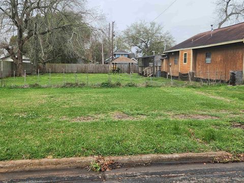 Photo of 3229 9th St, Port Arthur, TX 77642 (MLS # 265743)