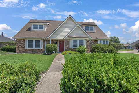 Photo of 502 Melissa Ct, Port Neches, TX 77651 (MLS # 270420)