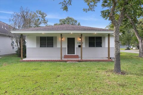 A home in Port Neches